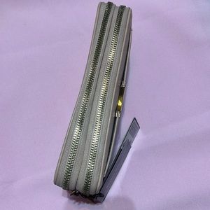 AMERICAN BEE  PETA -Approved ‎ VEGAN  color Nude.  wallet